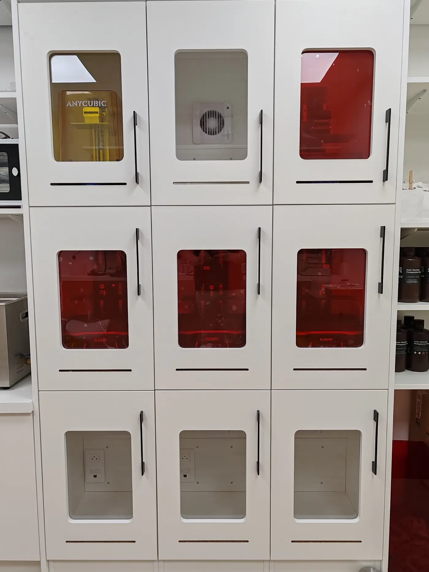 Imprimantes 3D et unités de fabrication du laboratoire d'aligneurs, au sein du cabinet